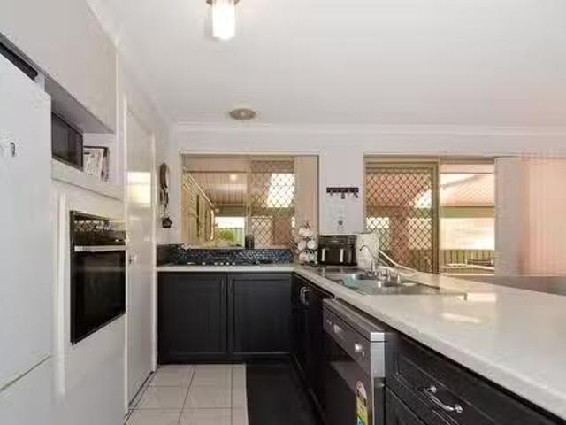 Deal! 3 Chusan Court, Warnbro, WA 6169