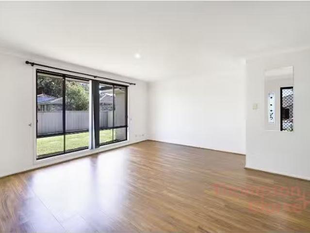 Charming 3 Drysdale Crescent, Metford House for rent Listed b.