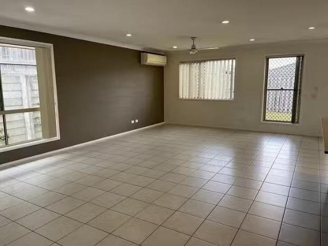 Deal! 3 Flametree Crescent, Berrinba, QLD 4117
