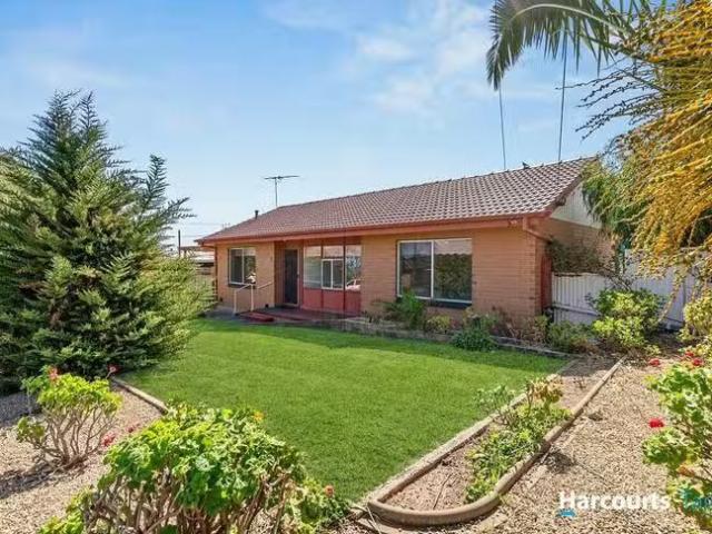 Charming 3 Gympie Street, O'sullivan Beach, SA 5166