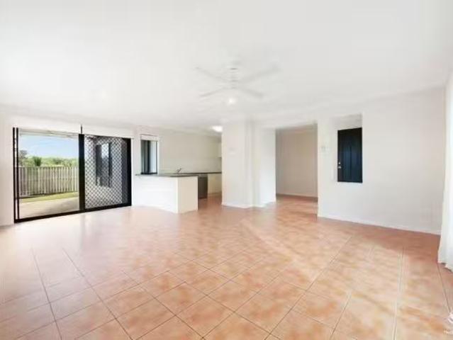 Cheap 3 Madasin Close, Arundel, QLD 4214