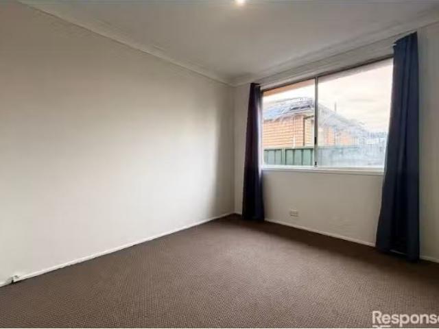 Nice 3 Sandell Place, Dean Park House for rent Listed by Izab.
