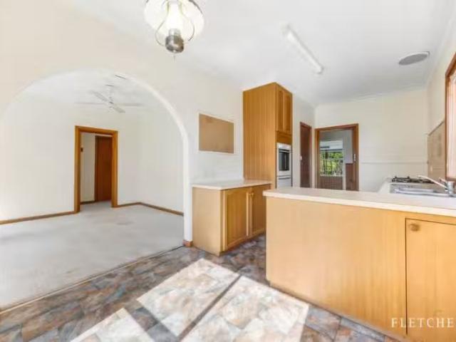 Deal! 3 Stamford St, Wendouree VIC 3355 House For Lease