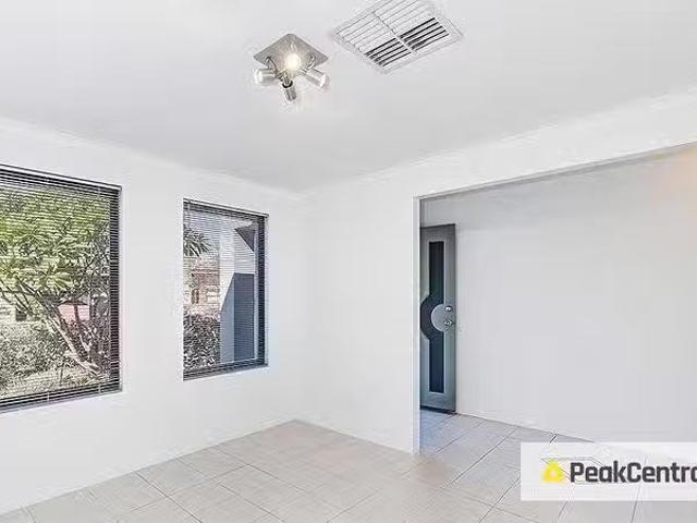 Rental! 3A Everard Close, Success, WA 6164