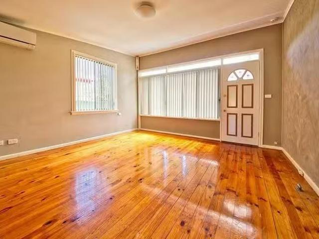 Deal! 104 Bardia Parade, Holsworthy, NSW 2173