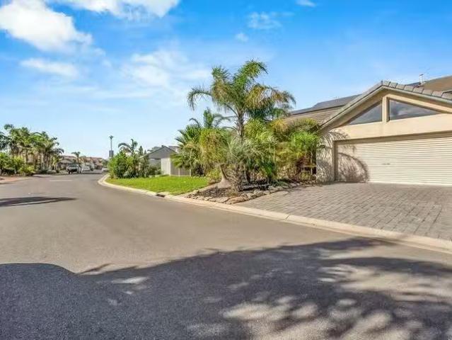Deal! 104 Gulf Point Drive, North Haven, SA 5018