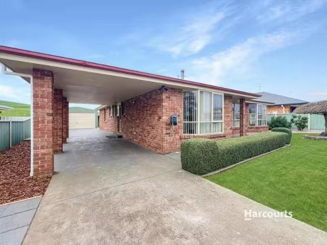 Just in! 108 Pine Road, PENGUIN, TAS 7316 House for Rent