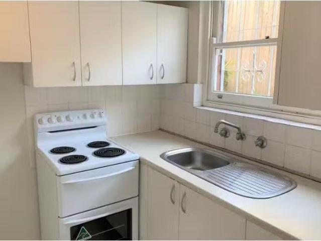 For Rent! 10/10 Short Street, Forest Lodge Apartment for rent.