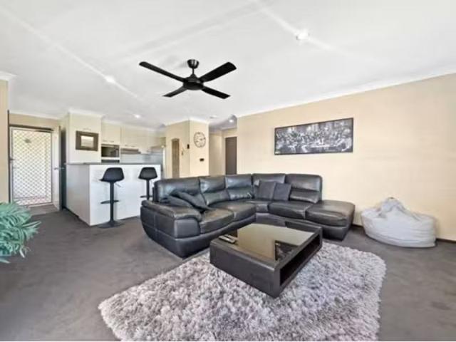 Unique 10/18 Garrick Street, COOLANGATTA Apartment for rent L.