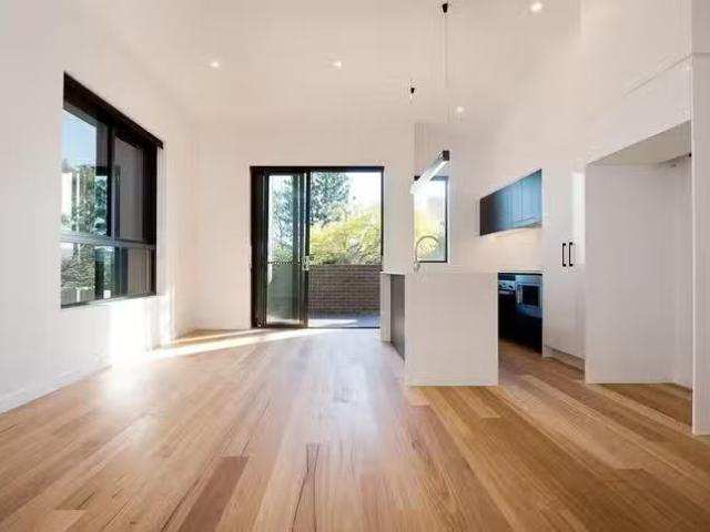 Just in! 102/121 Clarence Road, Indooroopilly, QLD 4068