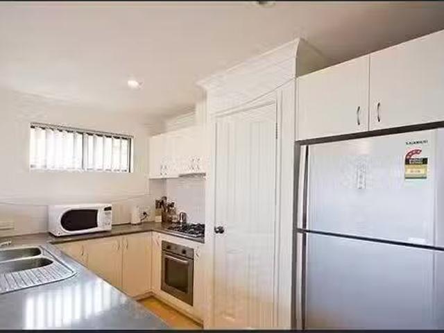 Unique 10/21 Holton Way, Cannington, WA 6107