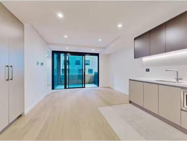 Charming 102/5A Glyceria Lane, Tallawong Apartment for rent L.