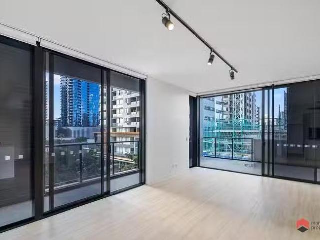 Charming 1032/9 Edmondstone Street, South Brisbane, QLD 4101