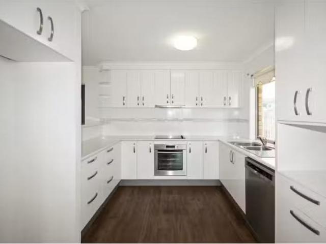 Nice 103 Clive Crescent, Kepnock House for rent Listed by Eli.