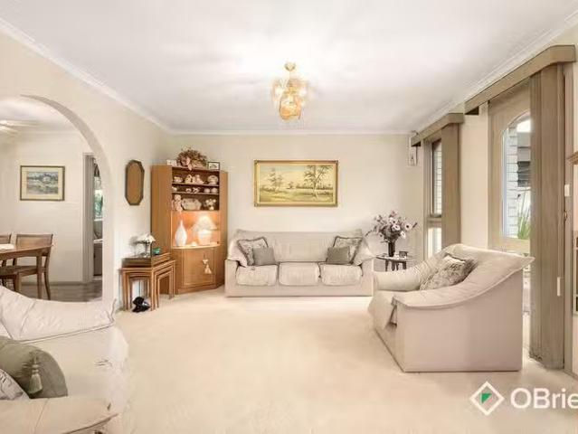 Just in! 10 11 Timbertop Court, Frankston North, VIC 3200