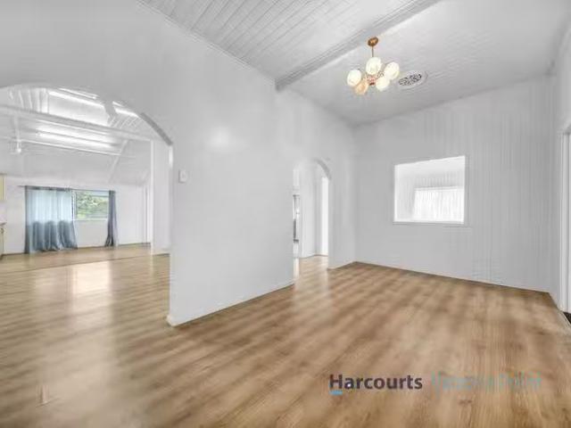 Just in! 10 Colburn Avenue, Victoria Point, QLD 4165