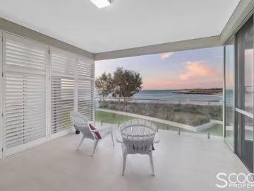 Charming 10 Chelydra Point, North Coogee, WA 6163