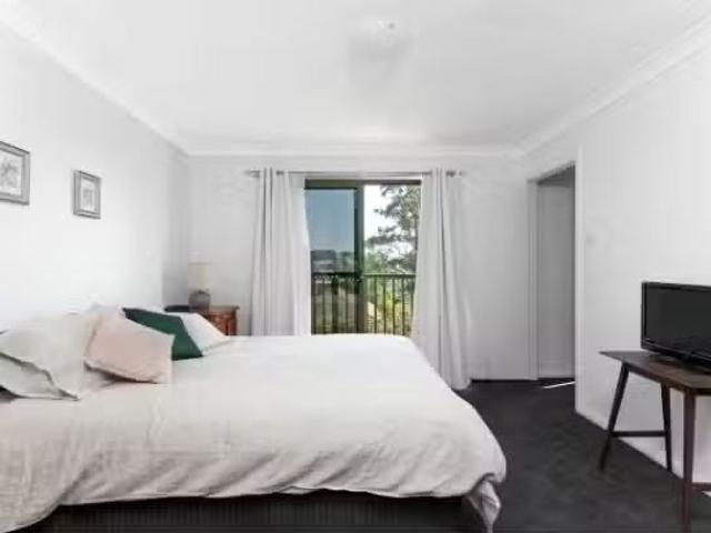 Nice 10 Amourin Street, North Manly House for rent Listed by.