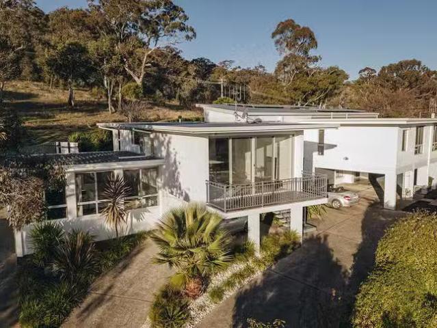 Charming 10 Bonwick Place, Garran, ACT 2605