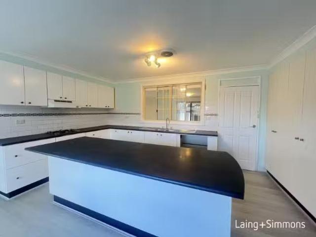 Cozy 10 Gasmata Cres, Whalan House for rent Listed by Gokhan.