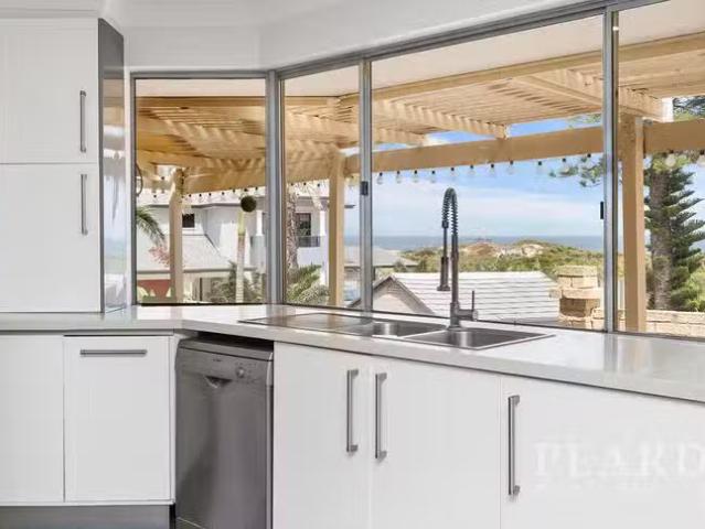 For Rent! 10 Gloriana View, Ocean Reef, WA 6027
