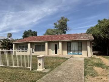 Charming 10 Edward Street, TAMWORTH House for rent Listed by.