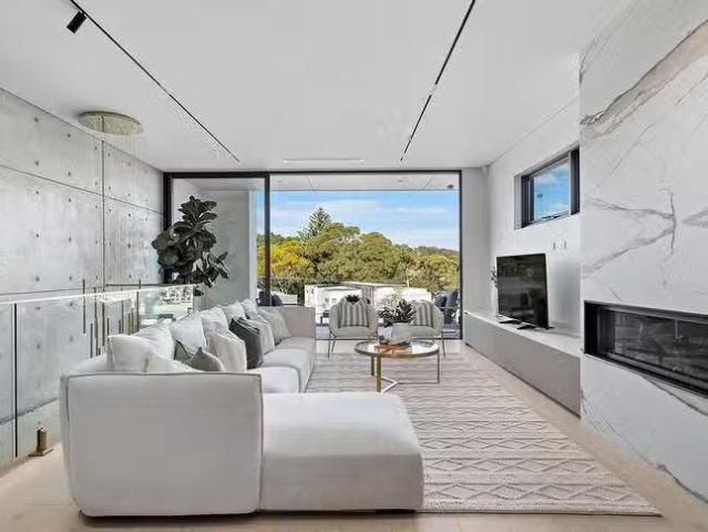 For Rent! 10 Kyle Parade, Kyle Bay, NSW 2221