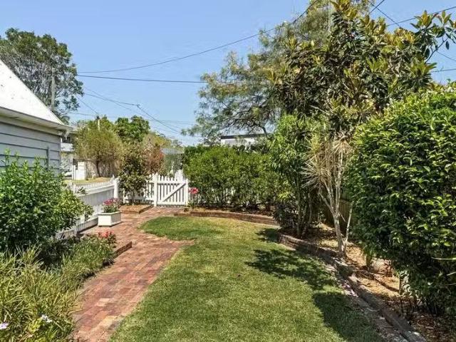 Rental! 10 Hazelmere Parade, Sherwood, QLD 4075
