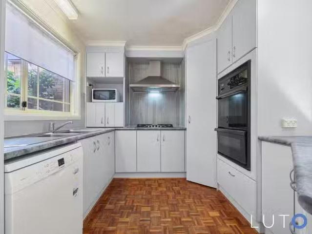 Deal! 10 Pryton Close, Palmerston, ACT 2913