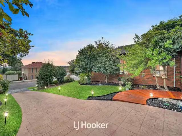 Cozy 10 Ramsay Court, Endeavour Hills, VIC 3802