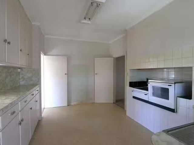 Deal! 10 Wallace Street, Mount Gambier, SA 5290