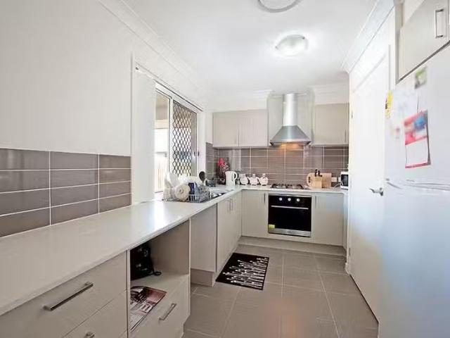 Unique 10 Wallarah Parade, North Lakes, QLD 4509