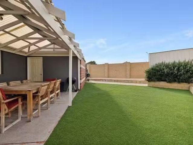 Cozy 10 Toorie Place, Quinns Rocks, WA 6030