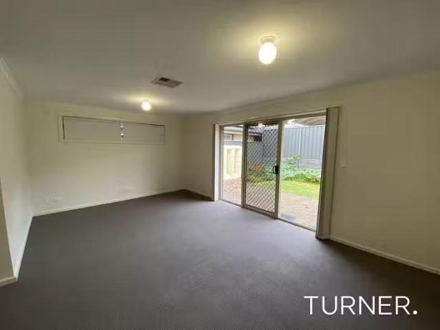 Deal! 10 The Glenn, Morphett Vale, SA 5162