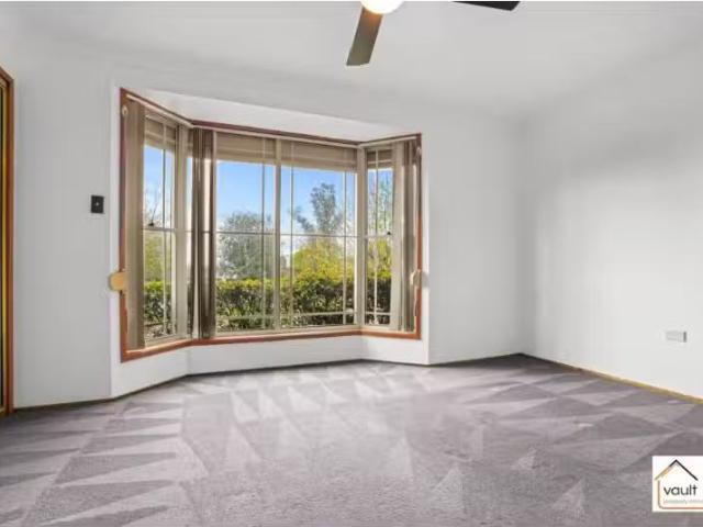 Just in! 10 Thomas Way, CURRANS HILL House for rent Listed by.