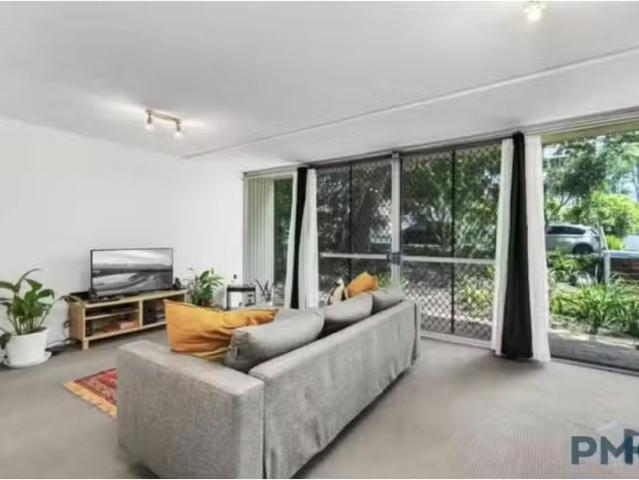 Cozy 1/142 Ryan Street, West End Apartment for rent Listed by.