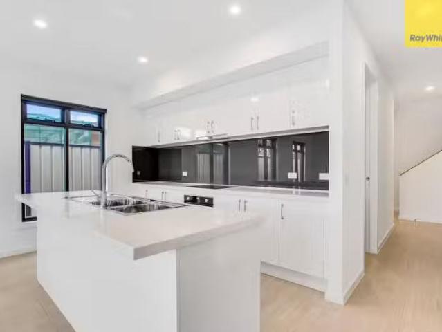Deal! 1/14 Cornhill Street, St Albans VIC 3021