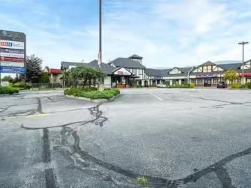 Unique 114 2436 Skaha Lake Road, Penticton, BC, V2A 6E9 comm.