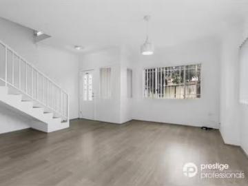 Nice 1/163 Epsom Road, CHIPPING NORTON Townhouse for rent Lis.