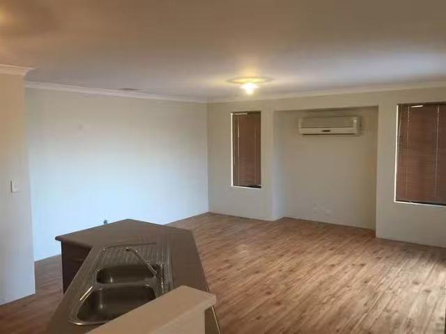 Charming 1/17 Flinders Street, Eaton, WA 6232