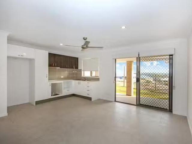 Deal! 1/18 Bulloo Crescent, Brassall, QLD 4305