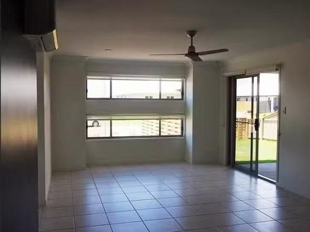 Cheap 1/18 Benarid Drive, Ooralea, QLD 4740
