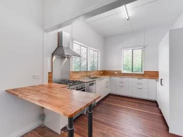 Just in! 119 Annerley Road, Dutton Park, QLD 4102