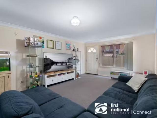 Deal! 11/9 Thurston St, PENRITH House for rent Listed by Luca.