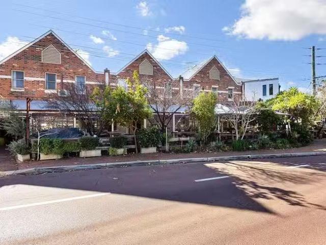 Deal! 1/104 Swan Street, Guildford, WA 6055