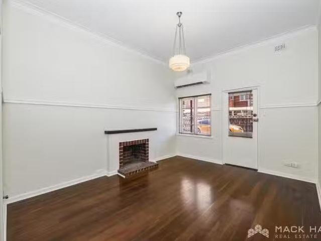 Unique 1/116 Broadway, Crawley, WA 6009