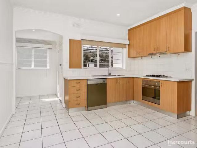 Nice 1/123 Springfield Road, Blackburn North VIC 3130