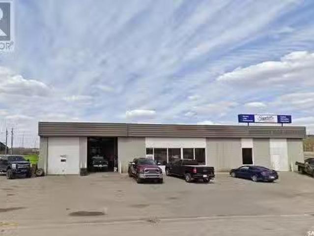 Unique 1125 2Nd Avenue W, Prince Albert, SK, S6V 2E3 commerc.