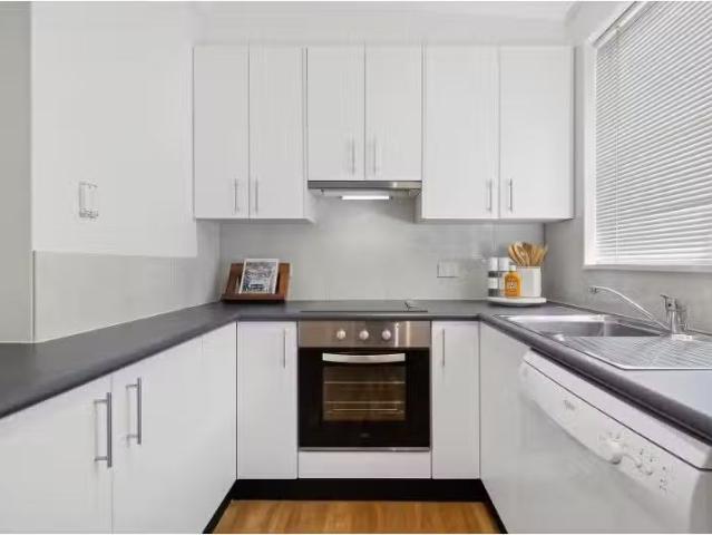 Cheap 1/126 Sampson Street, Orange Apartment for rent Listed.