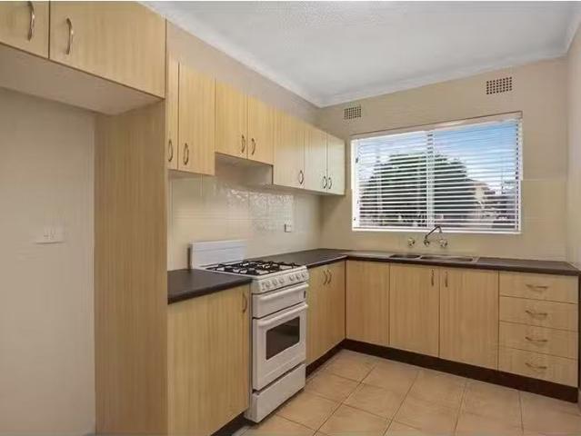 Charming 1/12 Legge Street, Roselands Apartment for rent List.